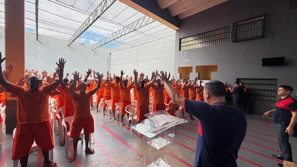 Ação de assistência espiritual é realizada na Cadeia Pública de Salvador