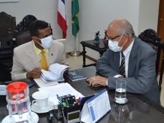 Visita do Dr. Jorge Luis ao Secretário 2.JPG