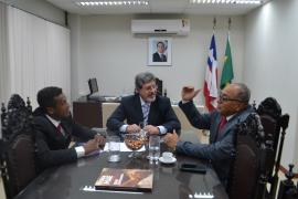 Foto do secretario em reunião 4.jpg