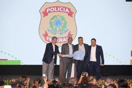 ZZZXXXUUUZ xz Ministro Flavio dino capa.jpg