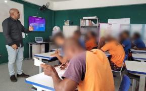 ZZZZX materia com profesora e Amarildo de simoes filho 1.jpg