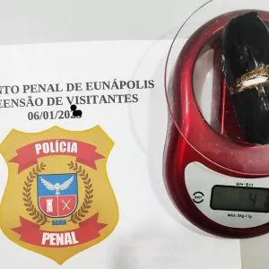 Conjunto Penal de Eunápolis: visitante é flagrada com cilindro de drogas nas partes íntimas