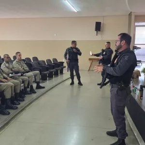 Policiais penais promovem roda de conversa com alunos do 9º BEIC 