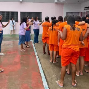 Ação do grupo Escola para Elas promove