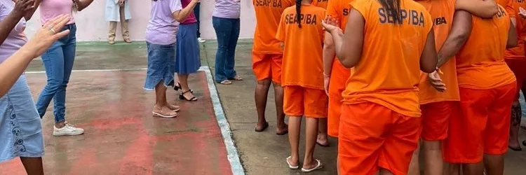 Ação do grupo Escola para Elas promove