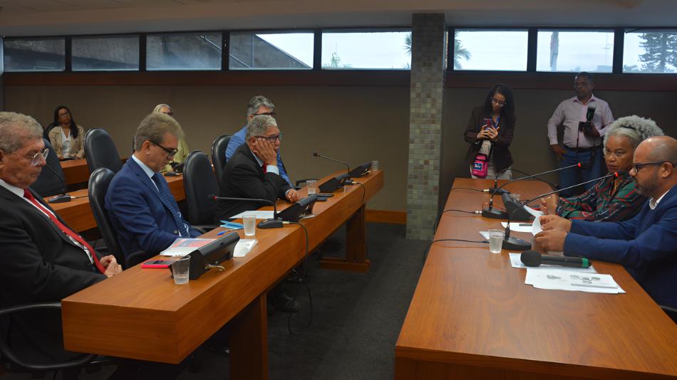 Secretário Marcius Gomes dialogou com os integrantes do colegiado sobre os projetos da Secti