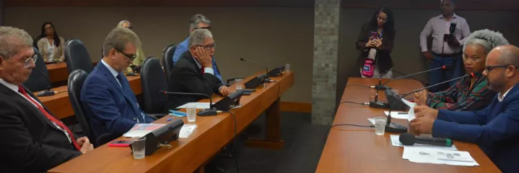 Secretário Marcius Gomes dialogou com os integrantes do colegiado sobre os projetos da Secti