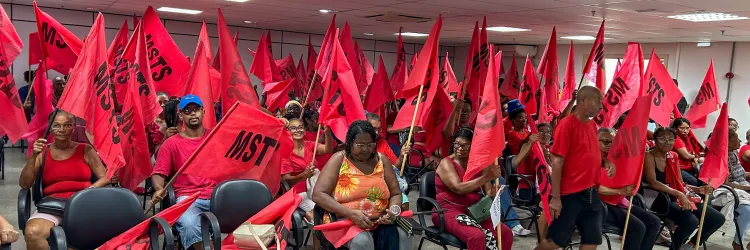 Sedur recebe representantes do MSTS em ato por moradia digna na Bahia