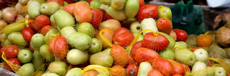 Tomate na feira. Cesta Básica Julho 2025