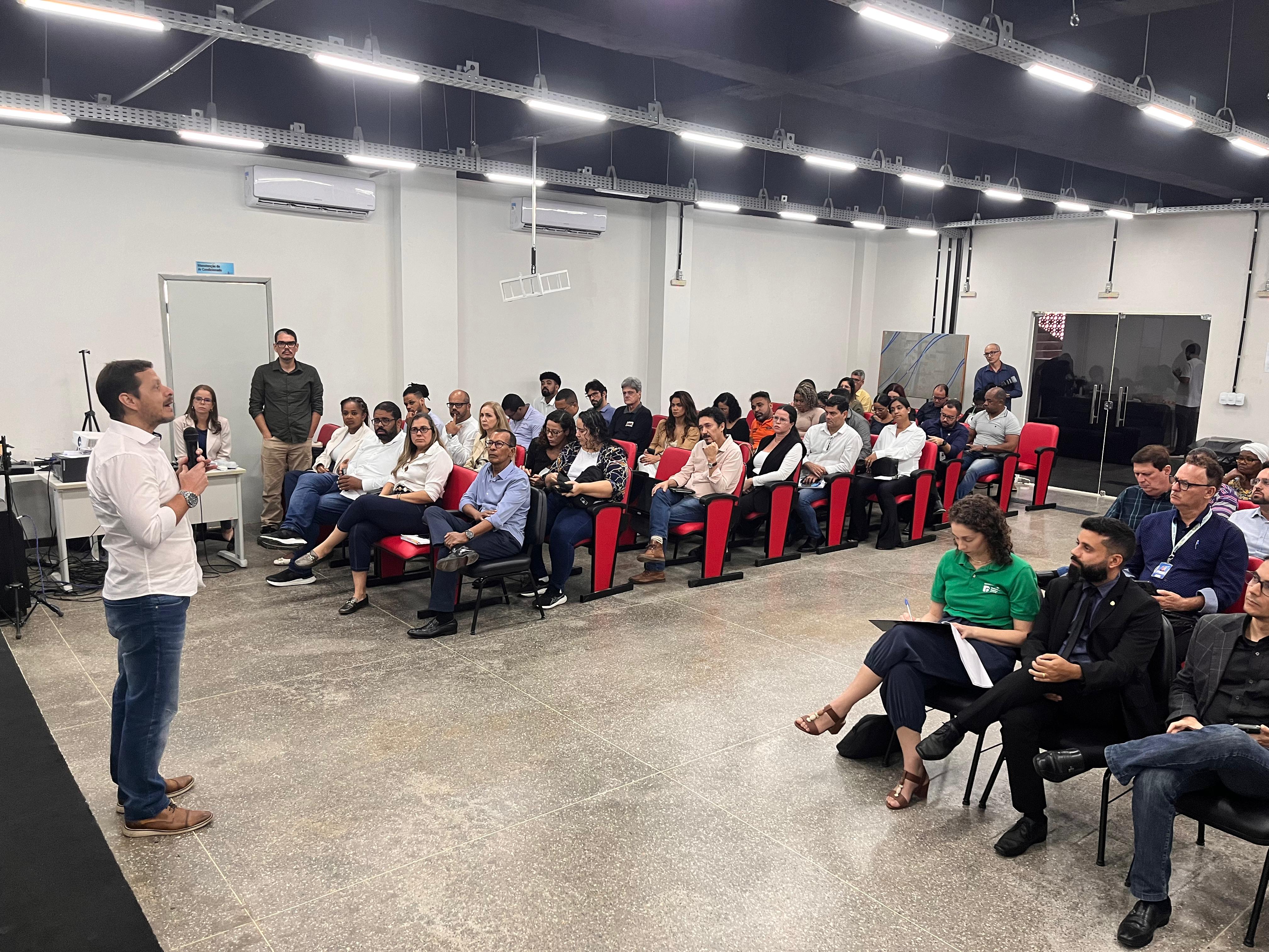 Secretário Cláudio Peixoto