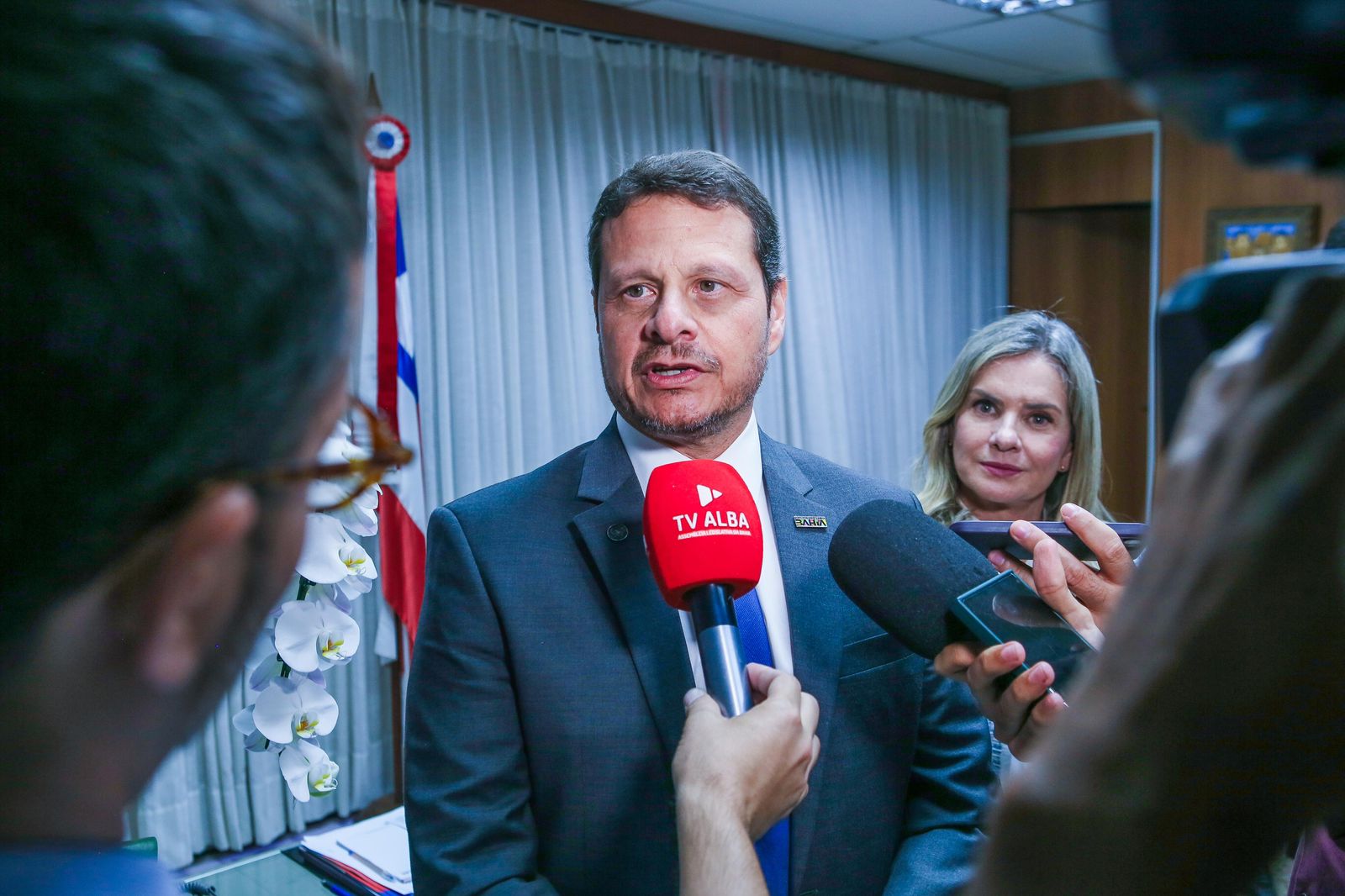 Governo da Bahia entrega proposta orçamentária de 2026 na Assembleia Legislativa