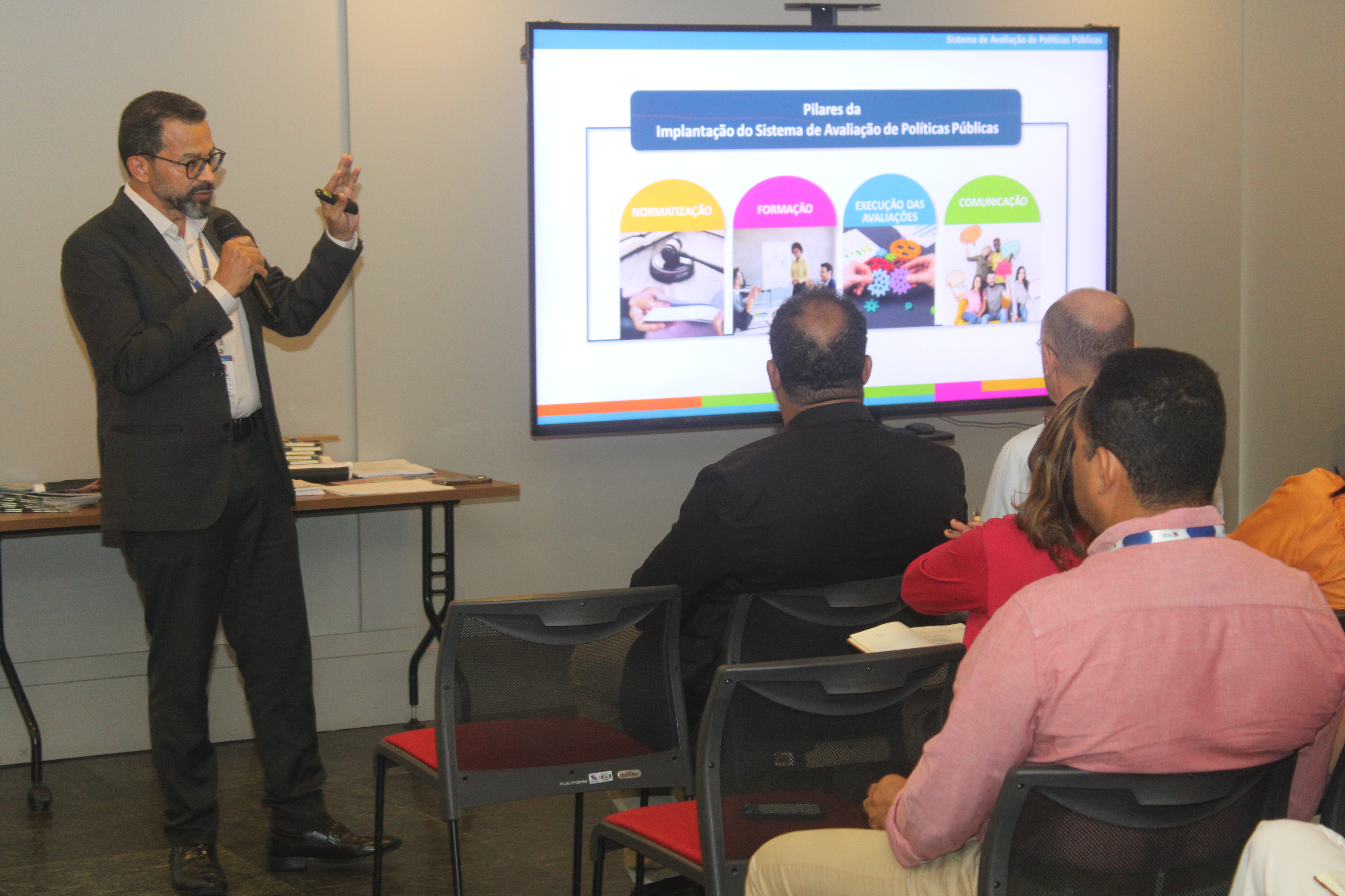Sistema de Avaliação de Políticas Públicas é apresentado a servidores do TCE/BA