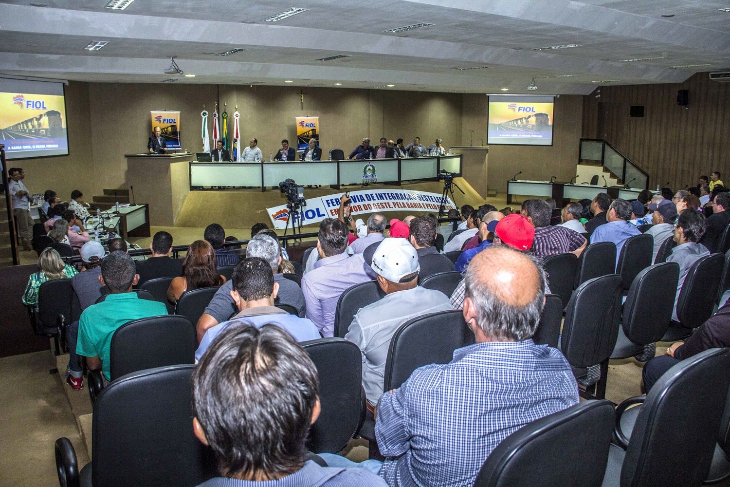 Cooperativas agrícolas do sul visitam áreas irrigadas da Bahia 