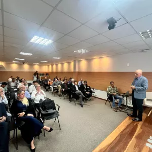 A primeira reunião aconteceu nesta terça-feira (29), no auditório da Secretaria Estadual do Planejamento (Seplan), com a presença dos secretários Cláudio Peixoto (Planejamento) e Afonso Florence (Casa Civil), além do presidente da BahiaInveste, Paulo Guimarães.