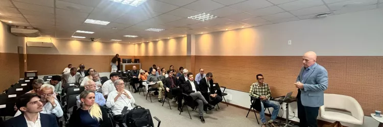 A primeira reunião aconteceu nesta terça-feira (29), no auditório da Secretaria Estadual do Planejamento (Seplan), com a presença dos secretários Cláudio Peixoto (Planejamento) e Afonso Florence (Casa Civil), além do presidente da BahiaInveste, Paulo Guimarães.