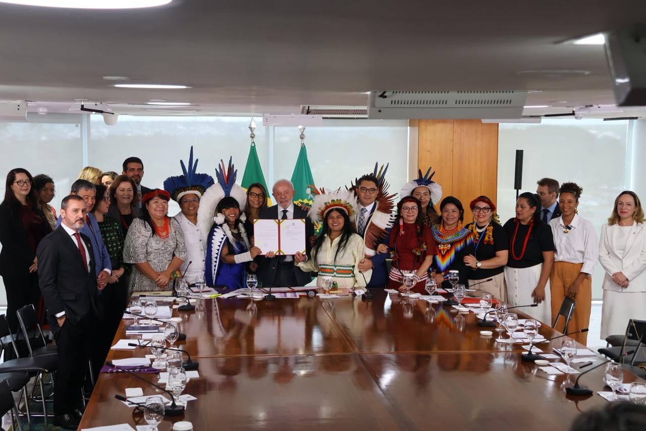 Lula saciona três leis que ampliam proteção a mulheres