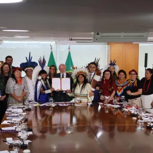 Lula saciona três leis que ampliam proteção a mulheres