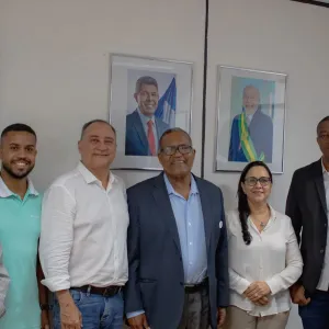 Grupo de sindicalista reunidos com Secretario Jonival Lucas
