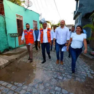 A imagem mostra o Governador Jerônimo