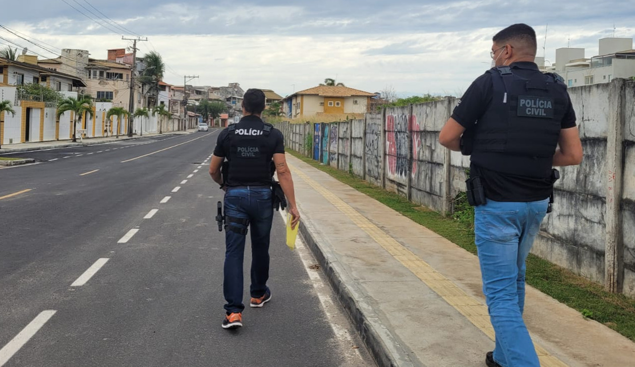 Policiais durante operação da PC