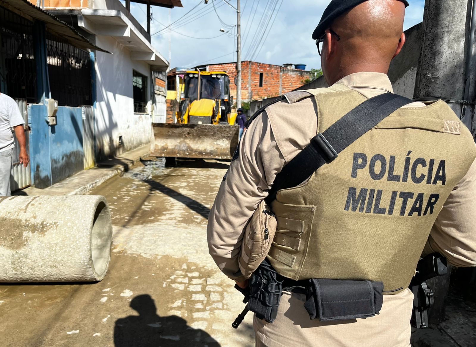 Dez barricadas instaladas por grupos criminosos são destruídas em Itaparica e Vera Cruz durante Operação Circuito Fechado