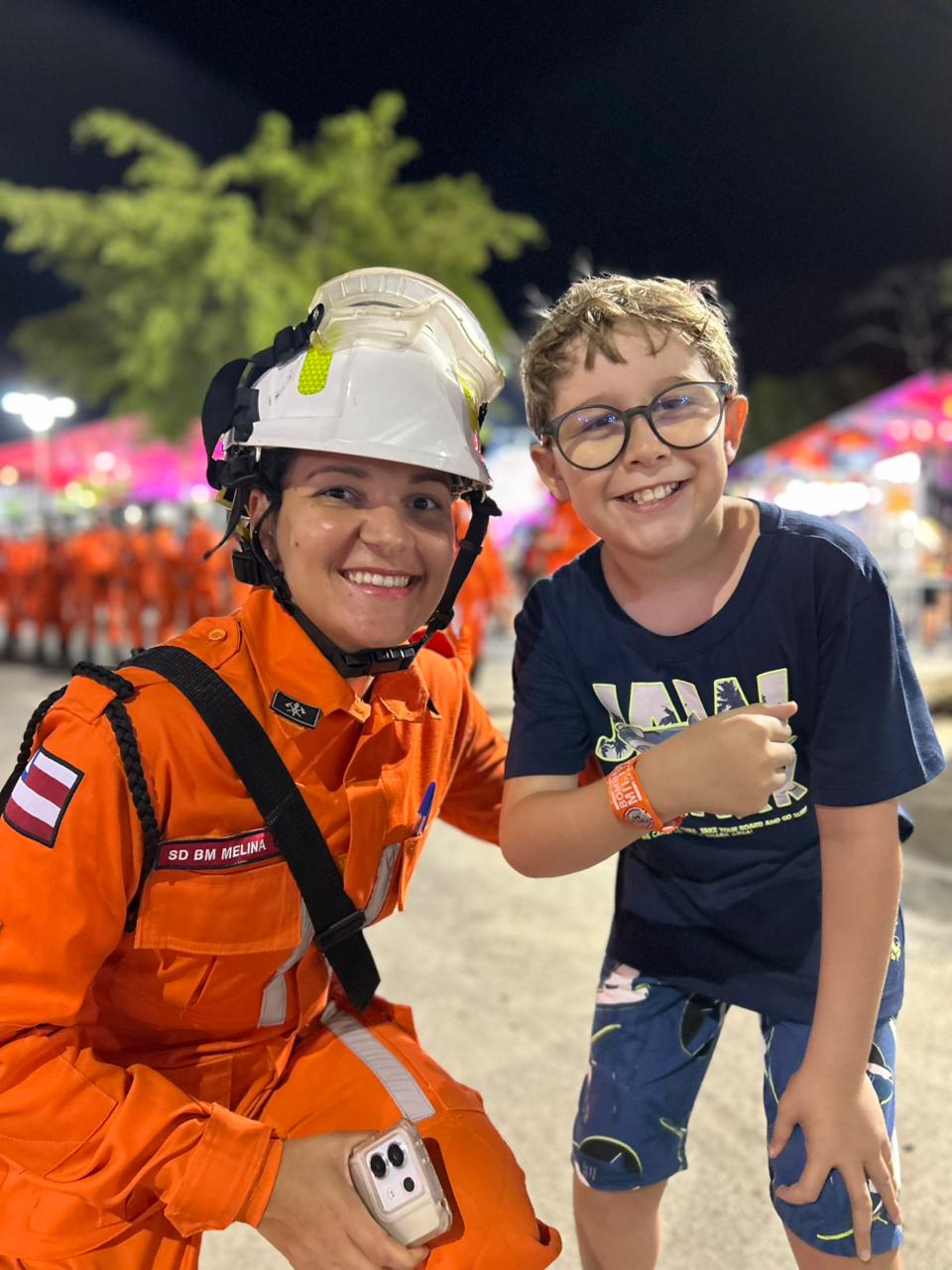 Bombeiros distribuem pulseirinhas de identificação no circuito do Carnaval de Itabuna