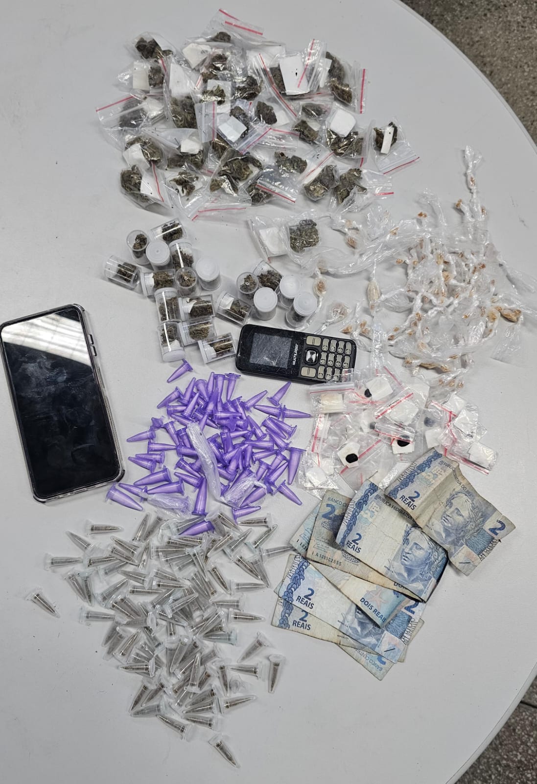 Policiais apreendem drogas em São Marcos