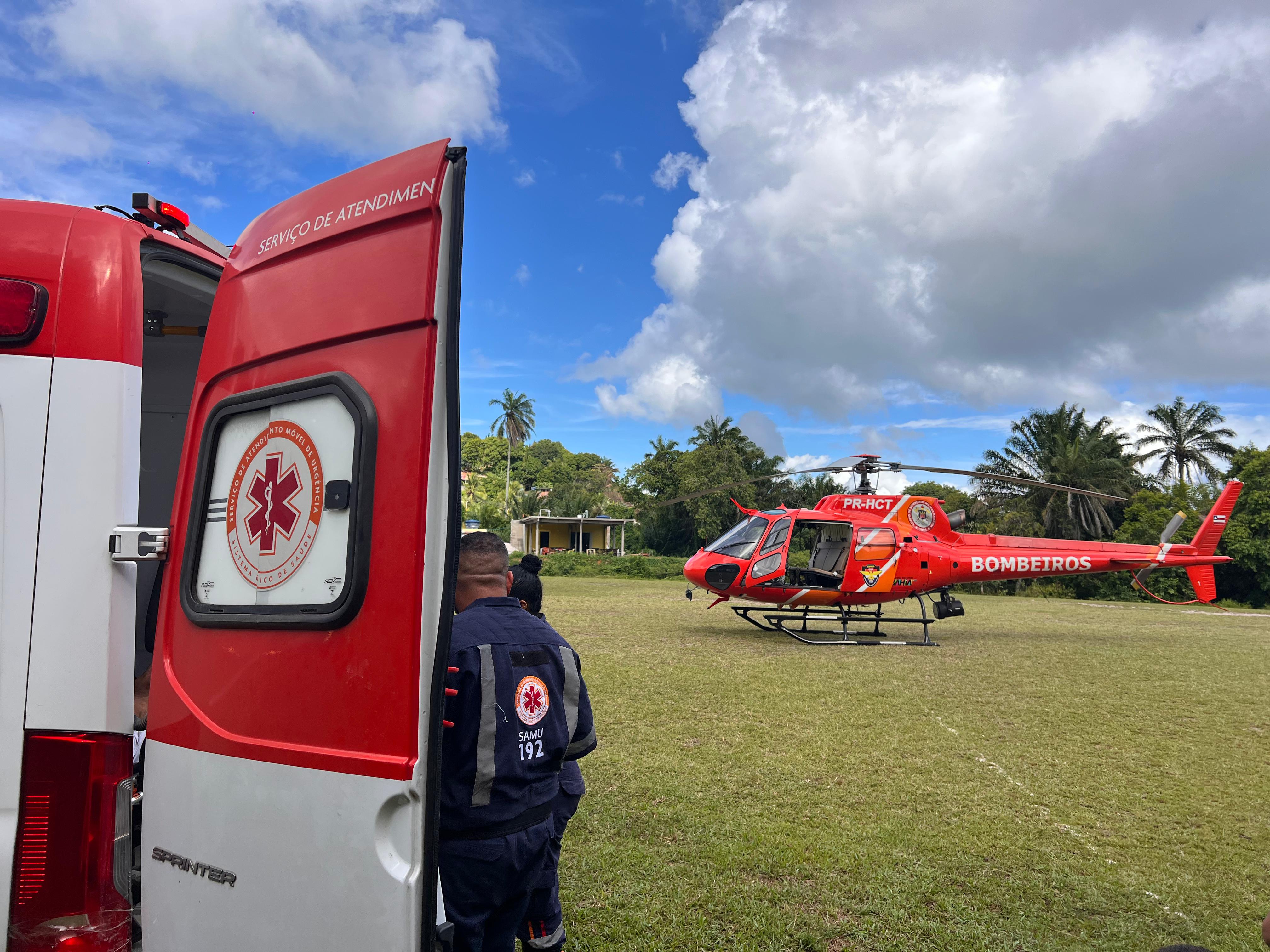 Vítima de acidente veicular é transportada pelo GOA