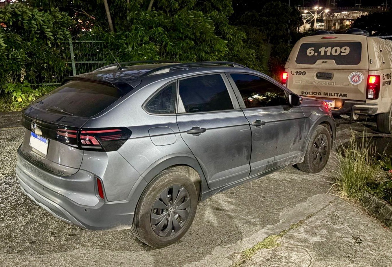 PM prende suspeito com mandado em aberto e recupera carro em Itapuã