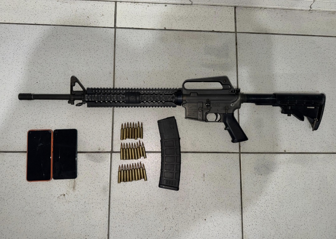 PM e PC capturam dois criminosos e aprendem fuzil no Extremo Sul