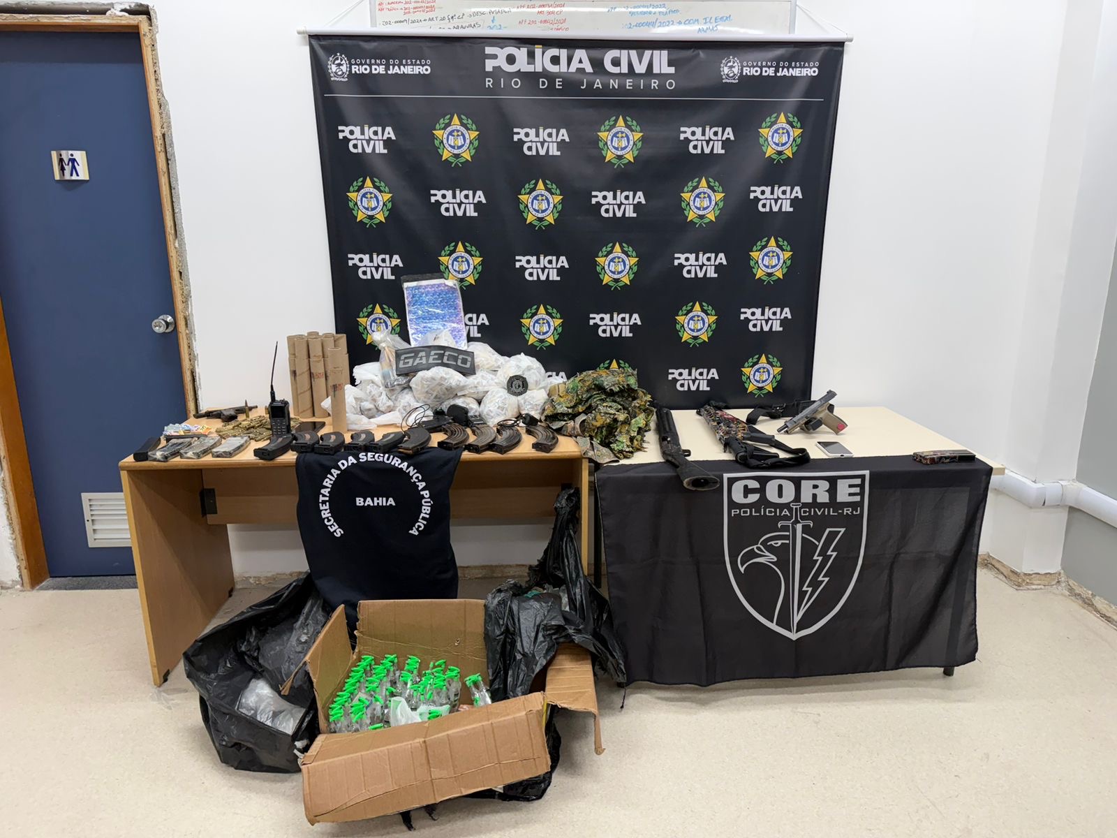 Operação Duas Rosas II captura mais três integrantes de facção e apreende fuzil, pistola e rádios comunicadores no RJ