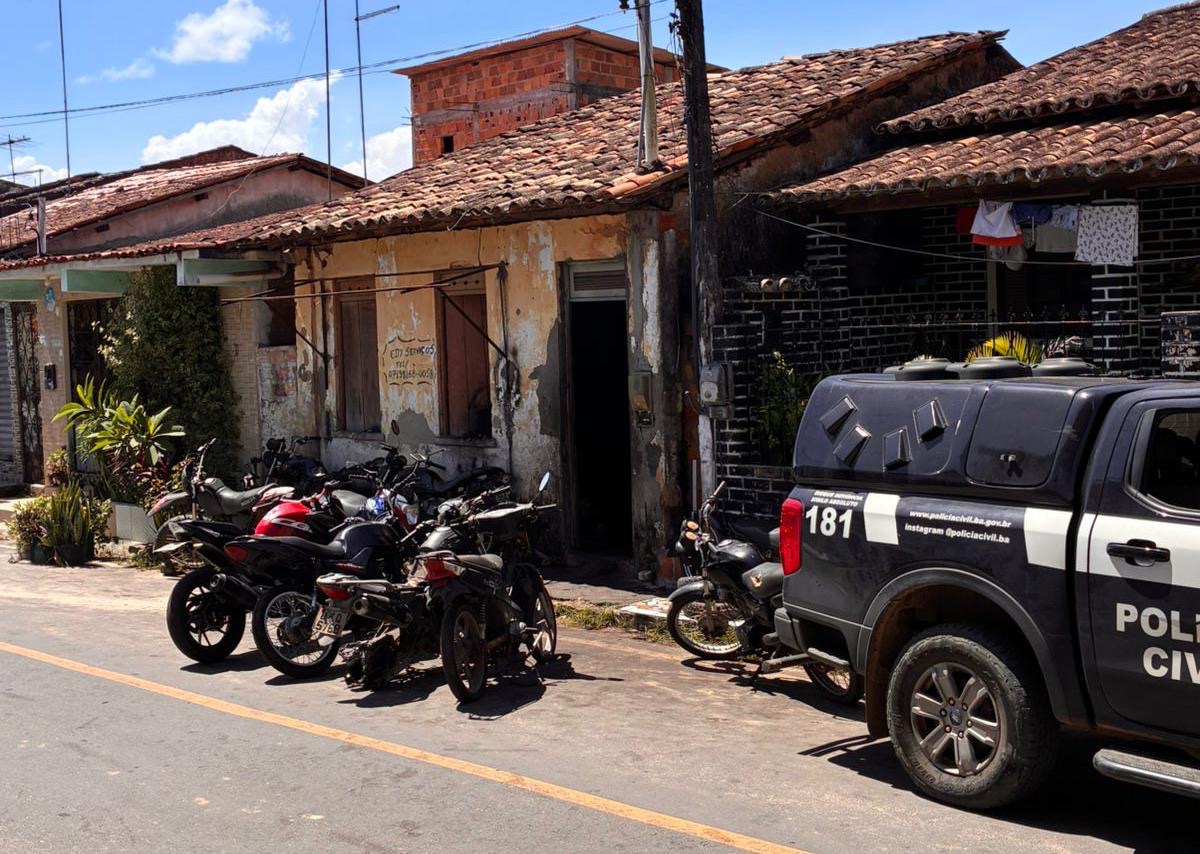 Dois homens são presos por adulteração de identificador de veículo automotor e posse irregular de arma de fogo em Santo Amaro