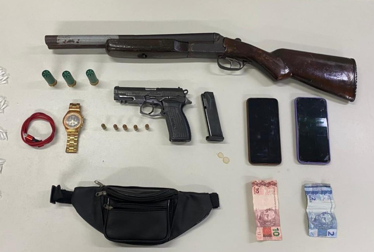 PM prende armas de fogo, dinheiro e drogas em Cassange