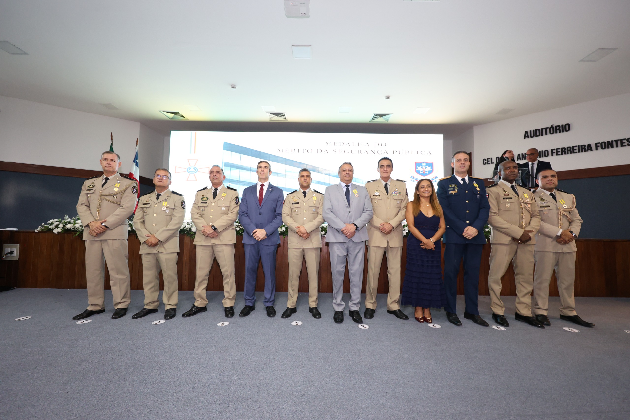 Profissionais das Forças da Segurança são agraciados com Medalhas do Mérito e Comunitário