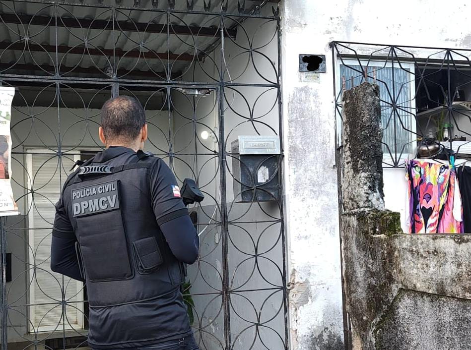 Mulher é presa em flagrante por armazenamento de pornografia infantil em Salvador