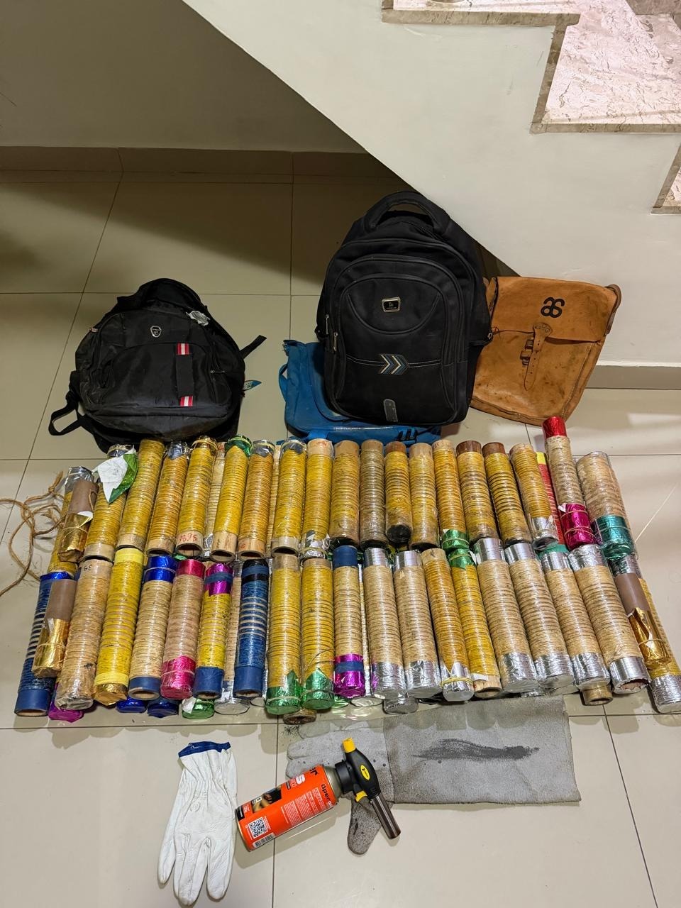Polícia Militar apreende 78 espadas e conduz quatro pessoas em Santo Estêvão