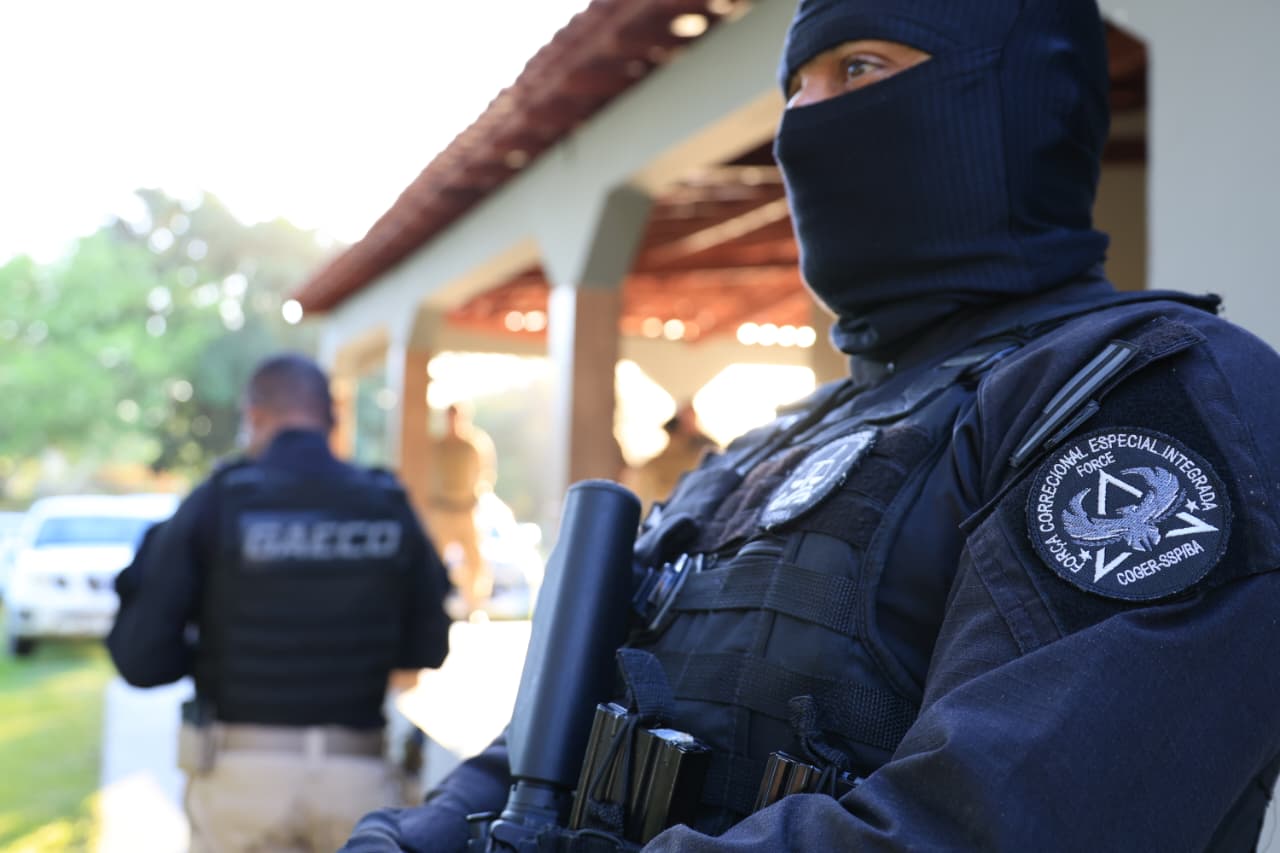 Tenente-coronel da PM é preso por ligação com milícia armada no oeste do estado