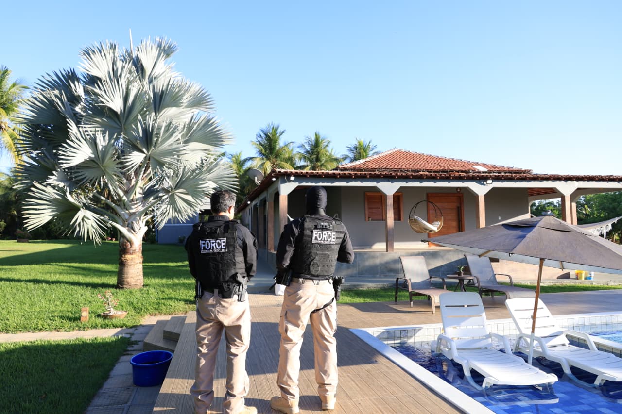 Tenente-coronel da PM é preso por ligação com milícia armada no oeste do estado