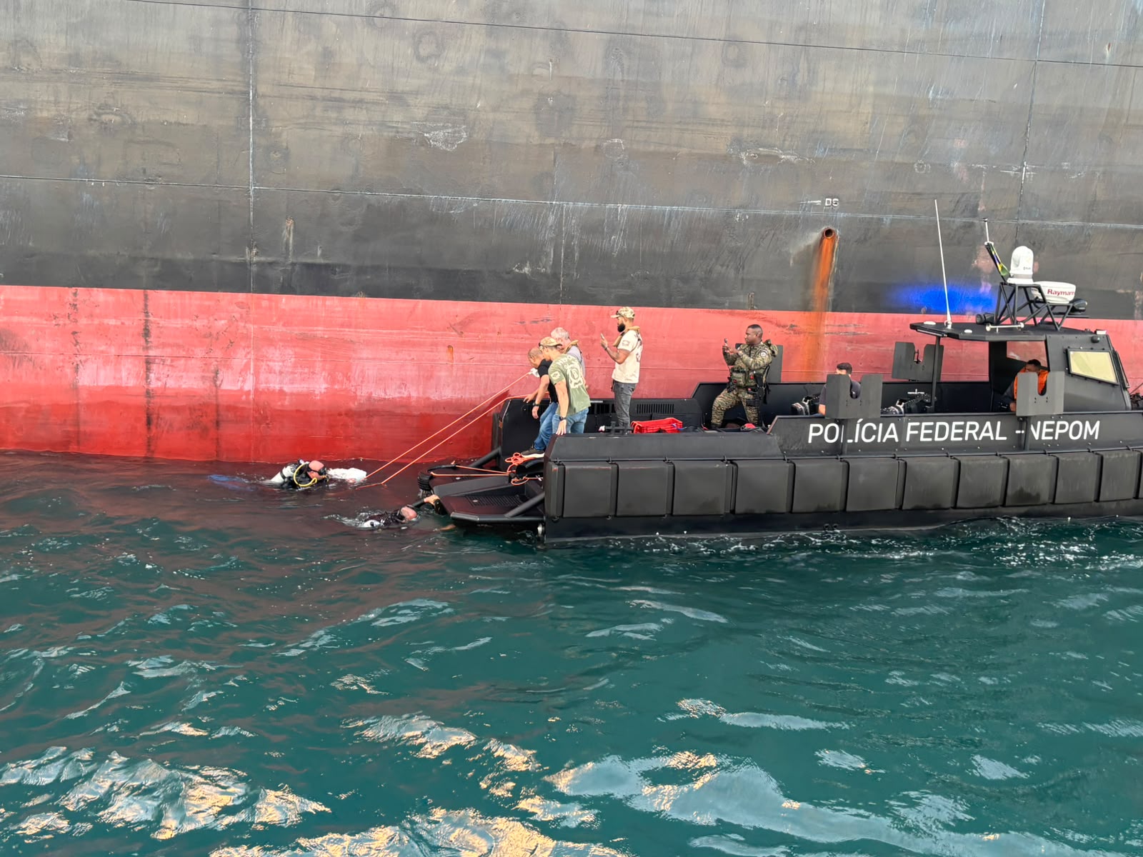 PF e PM localizam grande quantidade de droga escondida em navio com destino à Europa