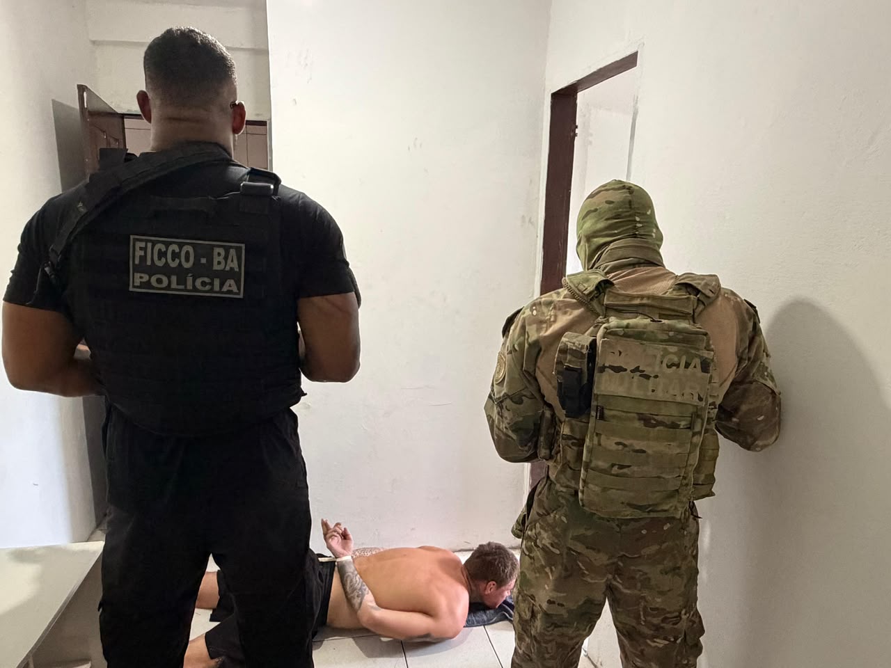 FICCO Bahia e PM encontram foragido da Rússia que buscava vender armas no Brasil