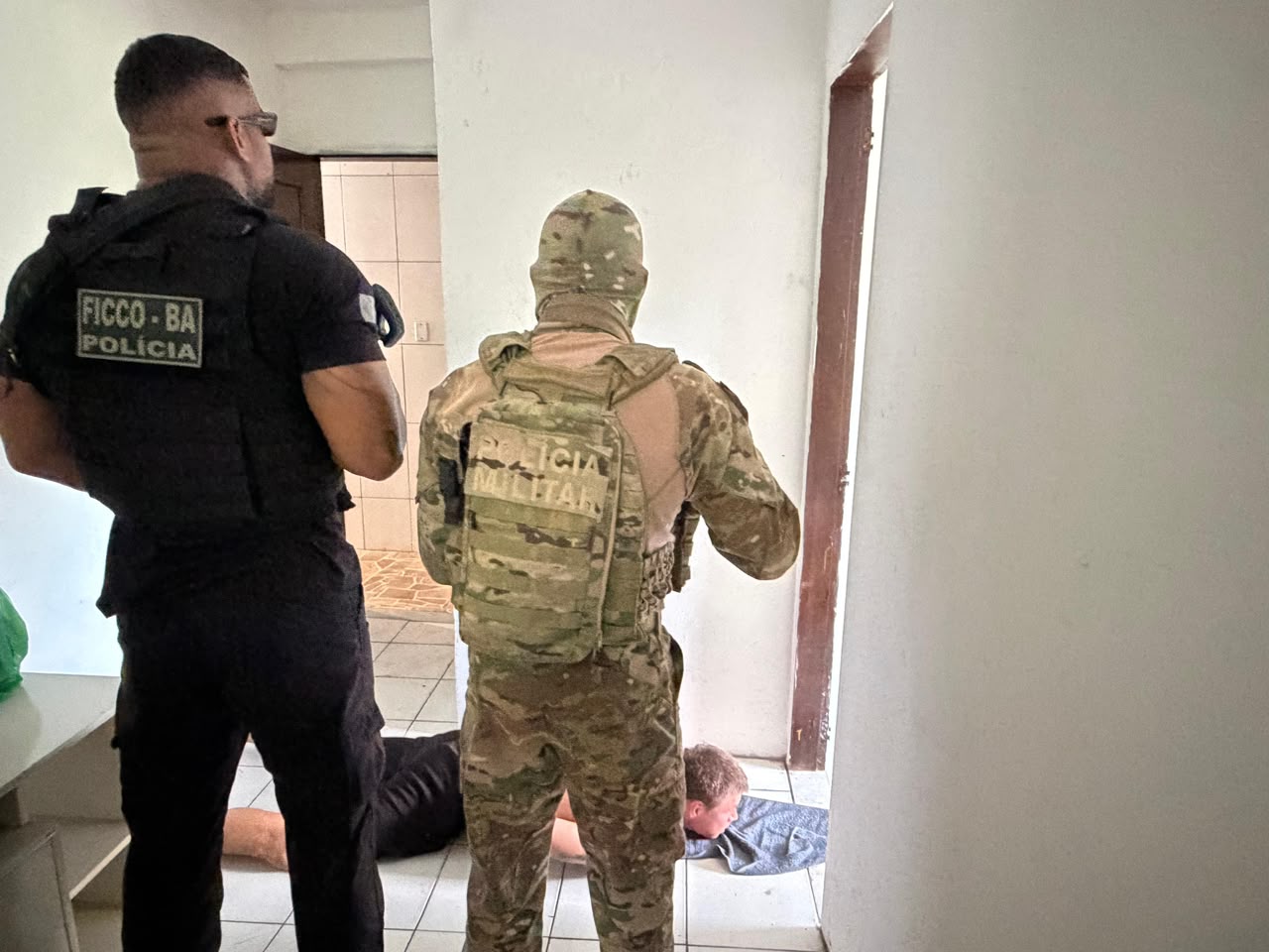 Foragido da Rússia, ex-militar chega à sede da PF onde será iniciado o processo de extradição
