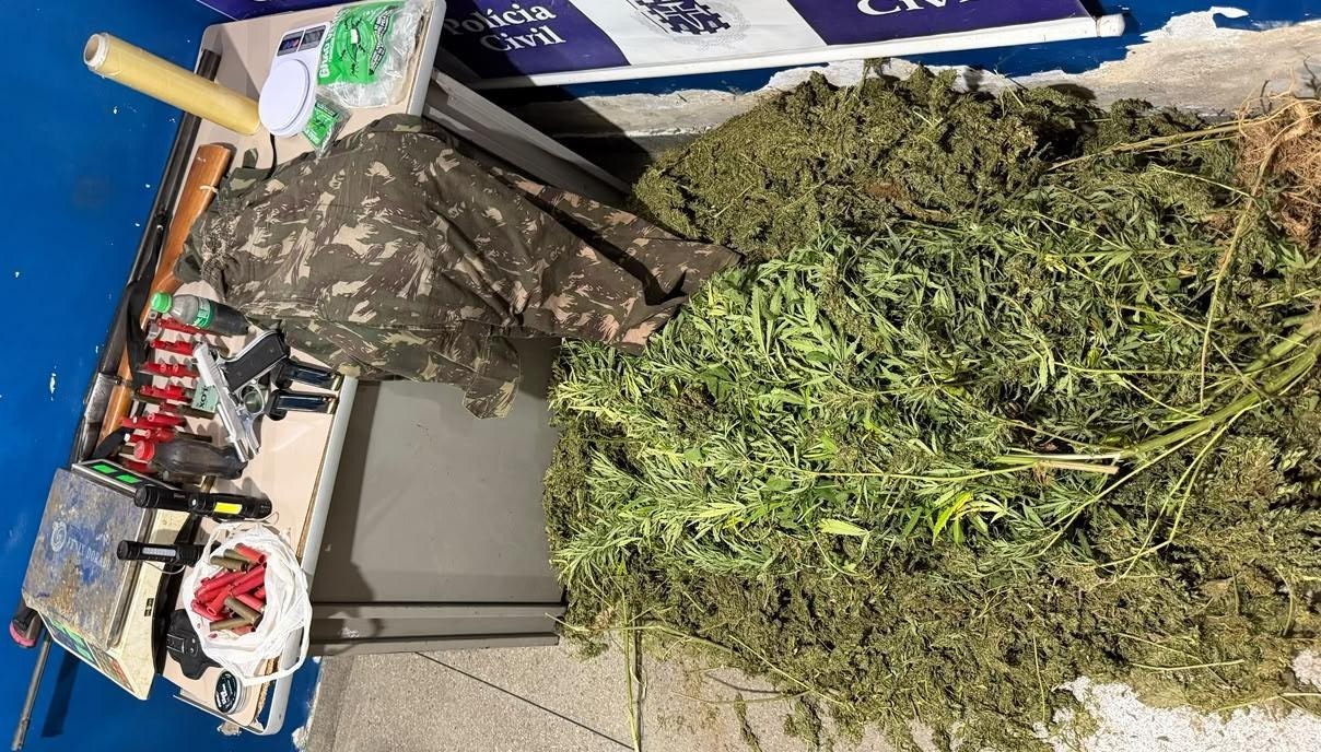 PM apreende grande quantidade de drogas e armas em operação contra o tráfico na zona rural de Ibotirama