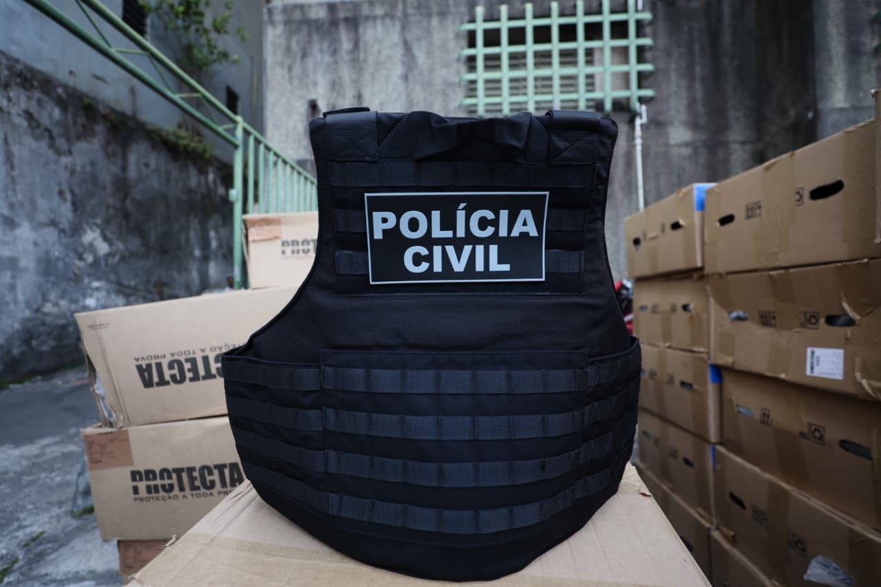 Polícia Civil da Bahia recebe 1,2 mil novos coletes balísticos para reforçar a segurança dos policiais
