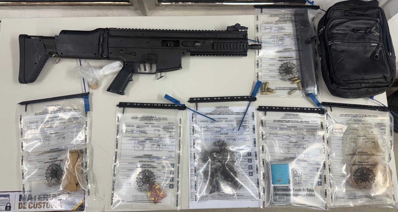 PM apreende carabina e drogas no Nordeste de Amaralina