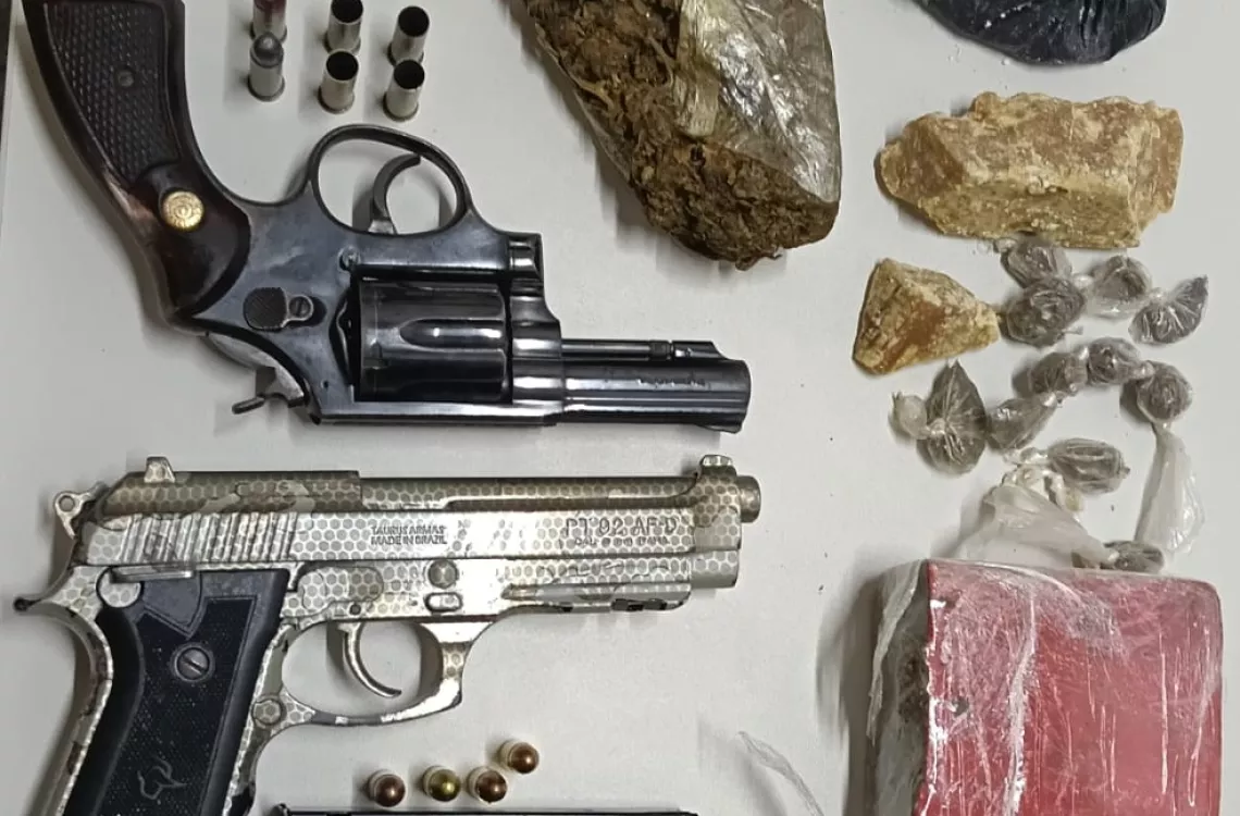 Operação conjunta apreende armas de fogo e drogas em Jitaúna