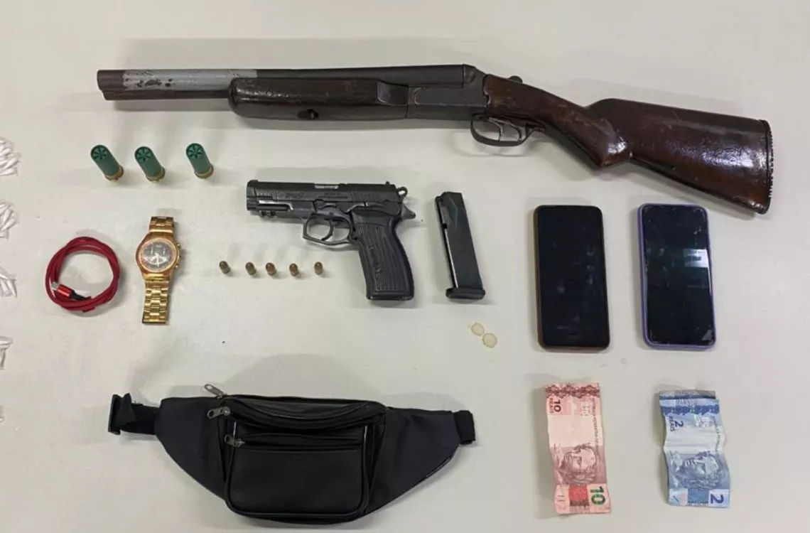 PM prende armas de fogo, dinheiro e drogas em Cassange