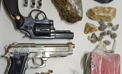 Operação conjunta apreende armas de fogo e drogas em Jitaúna