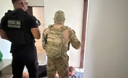 Foragido da Rússia, ex-militar chega à sede da PF onde será iniciado o processo de extradição