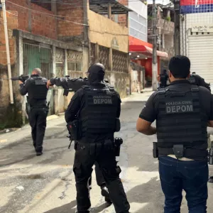 Operação Barricada II remove obstáculos irregulares em Tancredo Neves