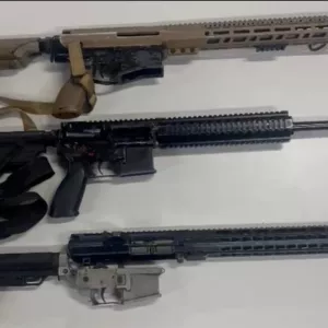 Fuzis apreendidos são exibidos 